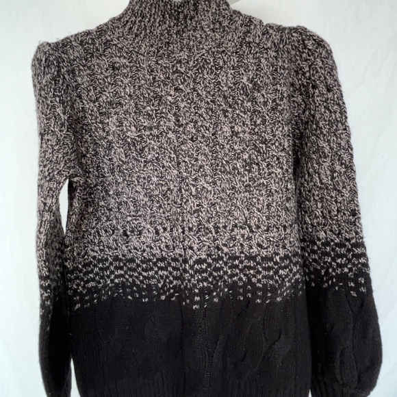 Tahari (S) wool-blend ombré mock neck sweater in grey & black. - Picture 10 of 16